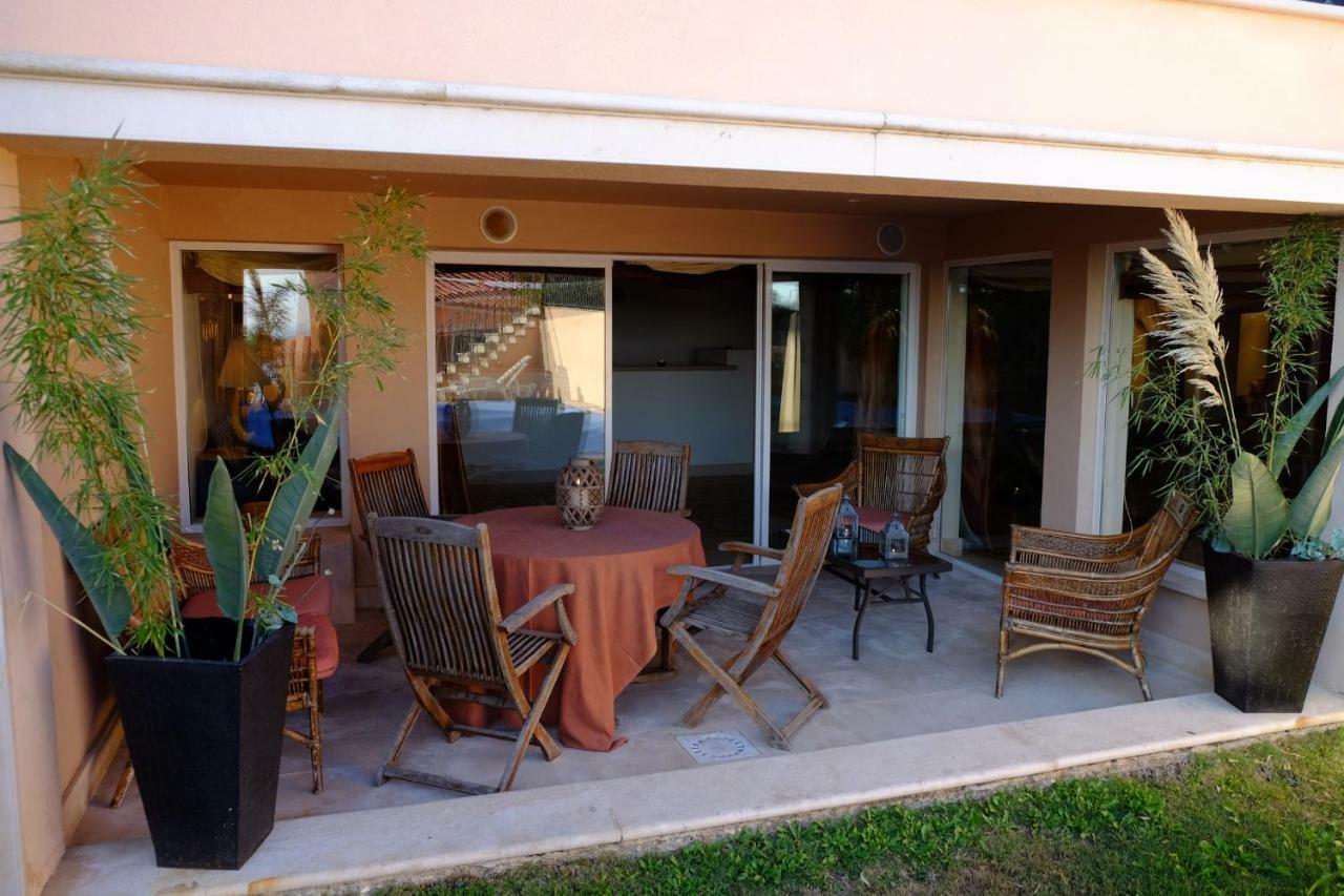 Apartamento Com Piscina Cruz Quebrada Ngoại thất bức ảnh
